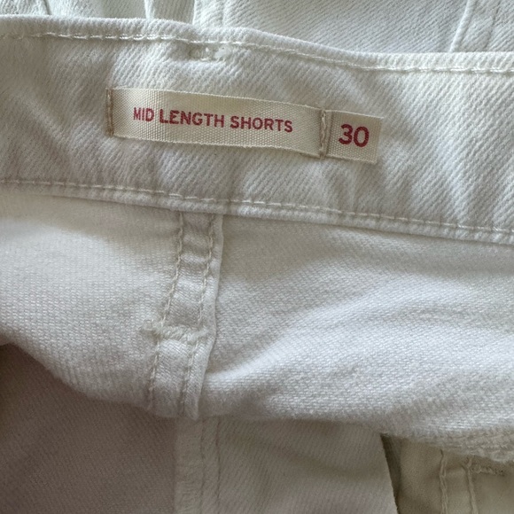 Women's Levi's White Denim Shorts Cuffed Summer Mid Length Size 30 - Picture 2 of 5